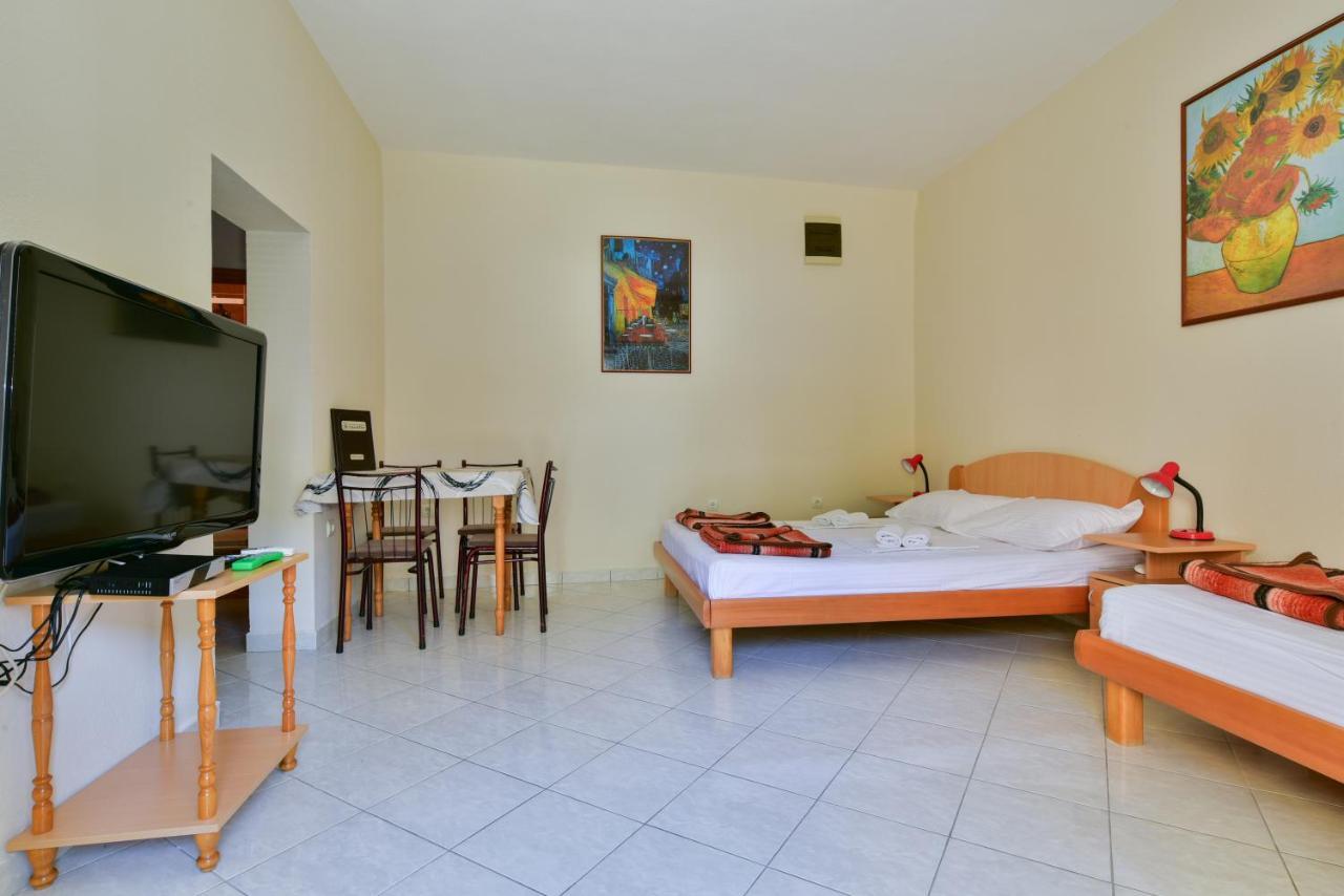 Apartments Srzentic Petrovac ภายนอก รูปภาพ