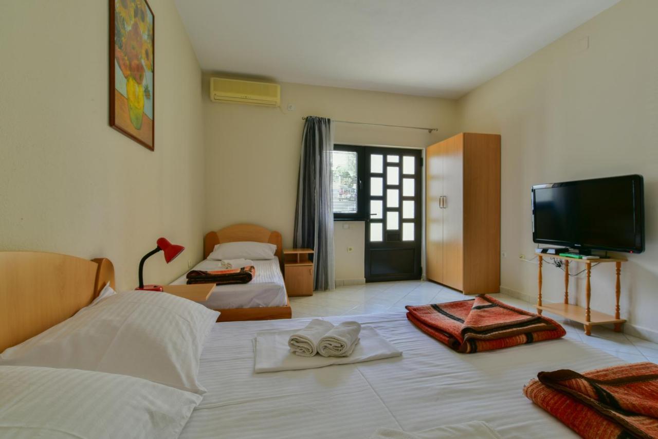 Apartments Srzentic Petrovac ภายนอก รูปภาพ