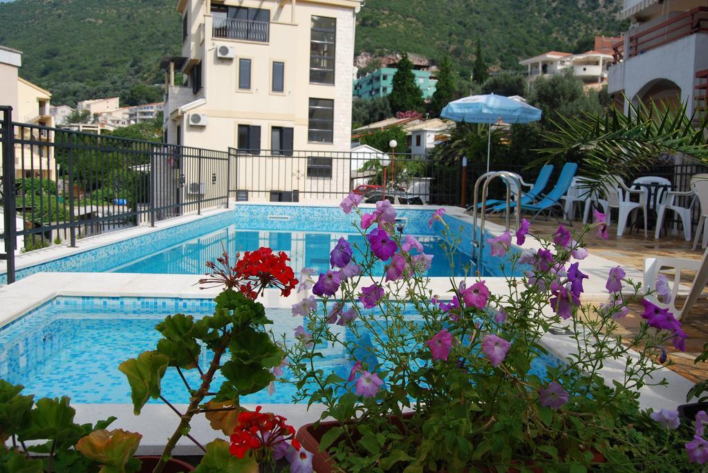 Apartments Srzentic Petrovac ภายนอก รูปภาพ