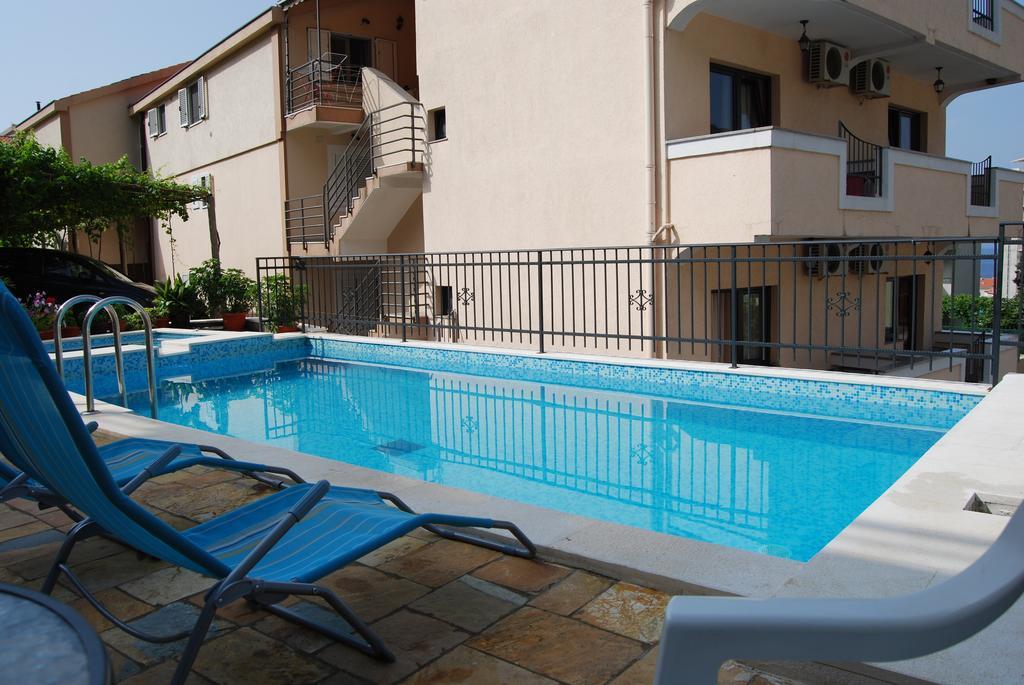 Apartments Srzentic Petrovac ภายนอก รูปภาพ