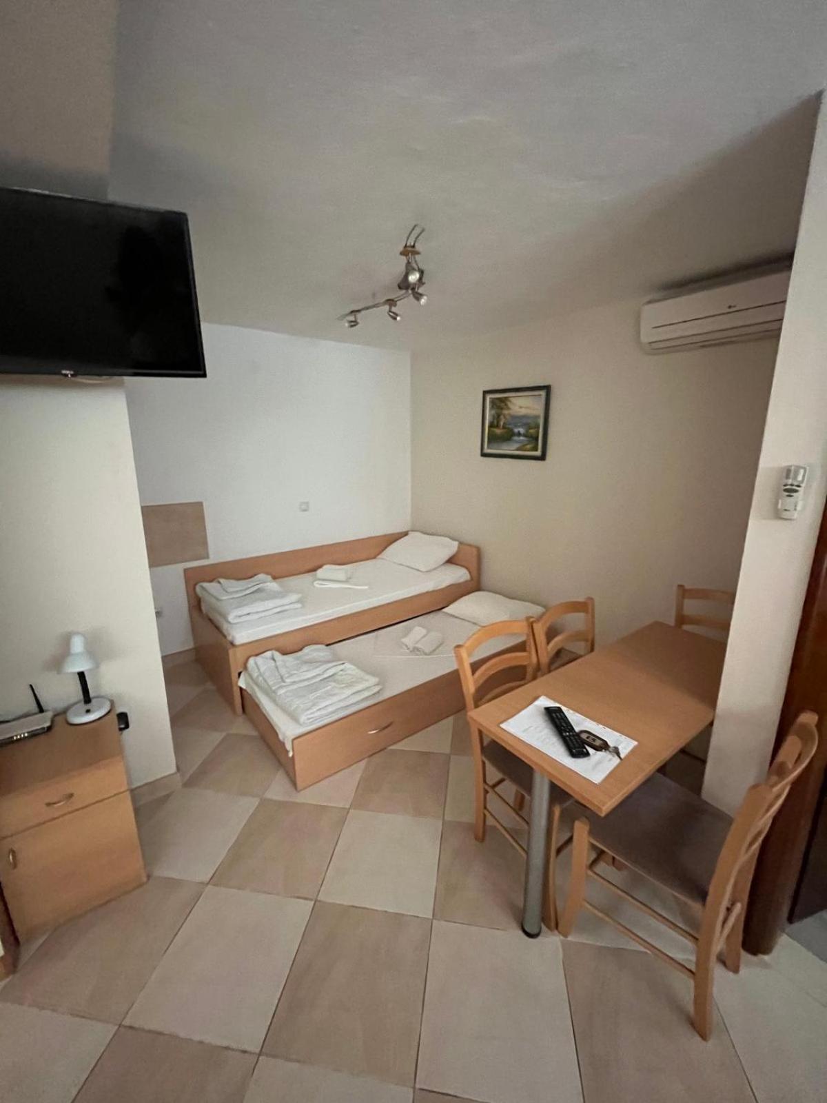 Apartments Srzentic Petrovac ภายนอก รูปภาพ