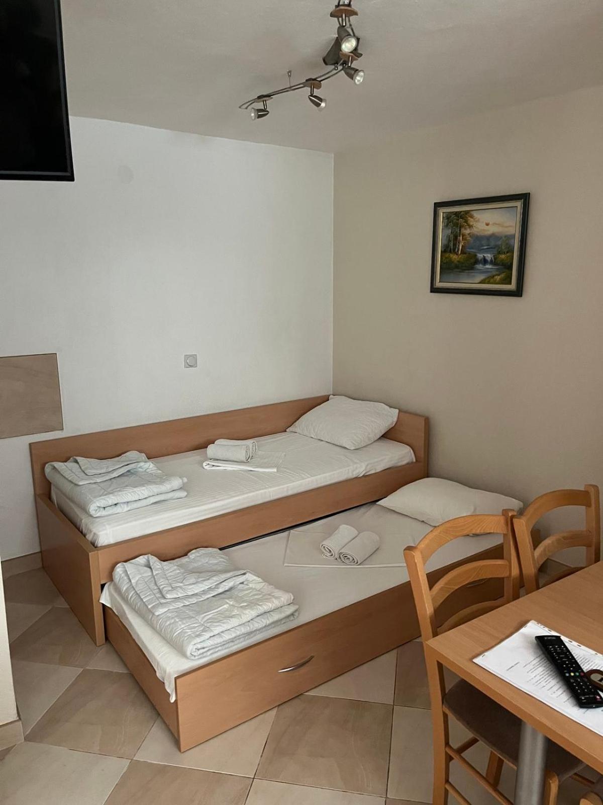 Apartments Srzentic Petrovac ภายนอก รูปภาพ