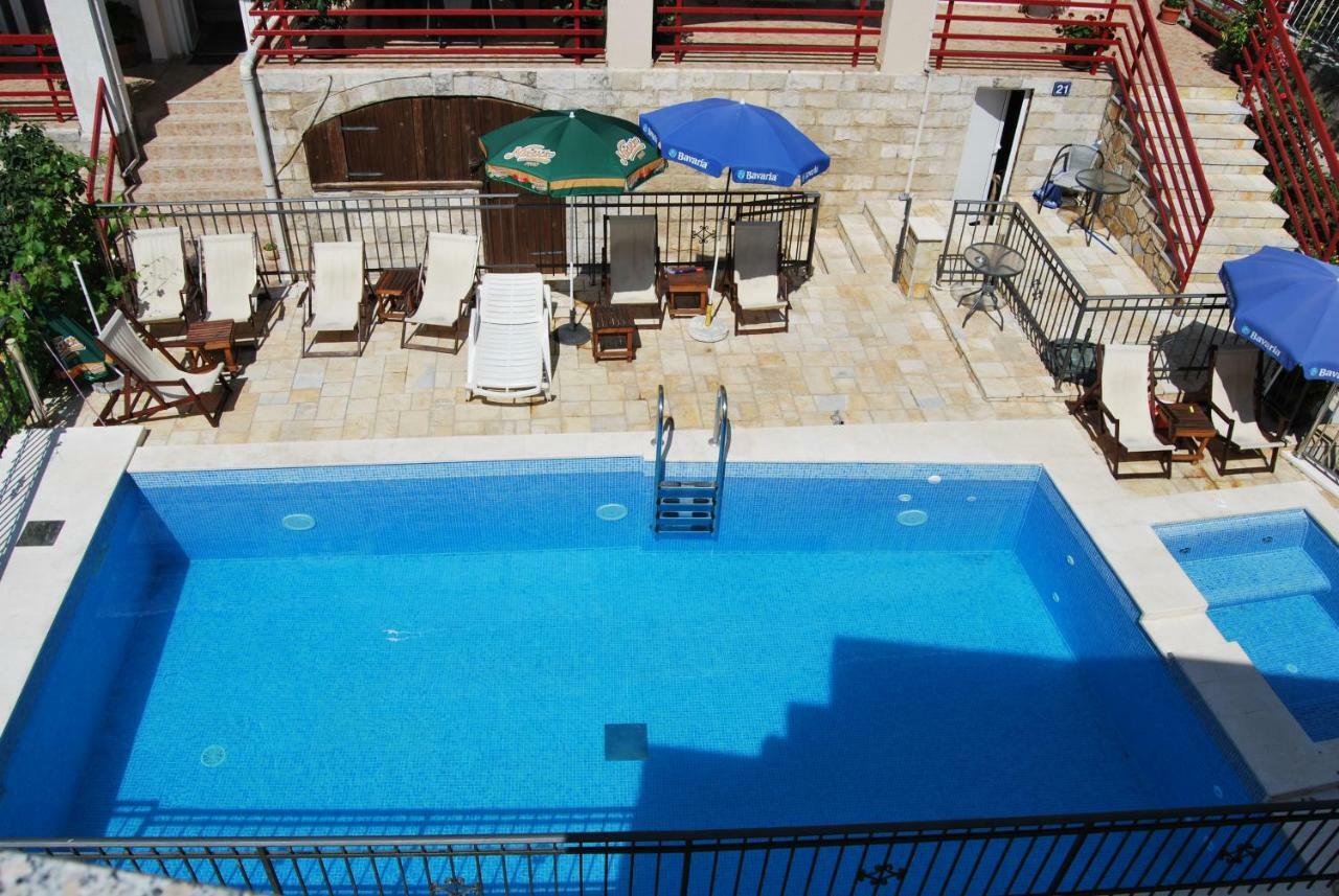Apartments Srzentic Petrovac ภายนอก รูปภาพ