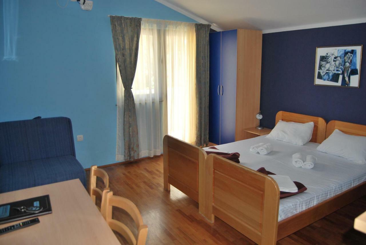 Apartments Srzentic Petrovac ภายนอก รูปภาพ