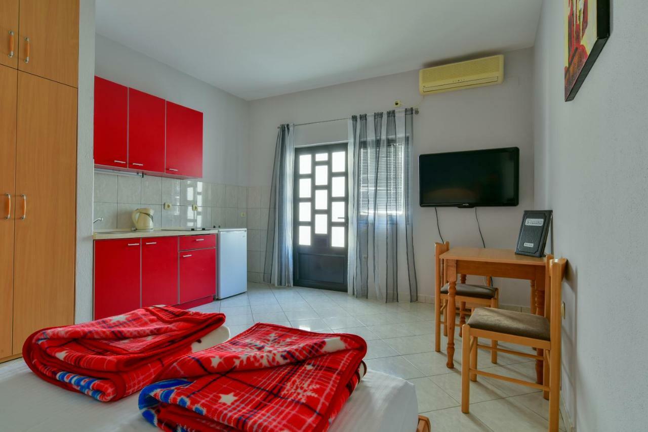 Apartments Srzentic Petrovac ภายนอก รูปภาพ