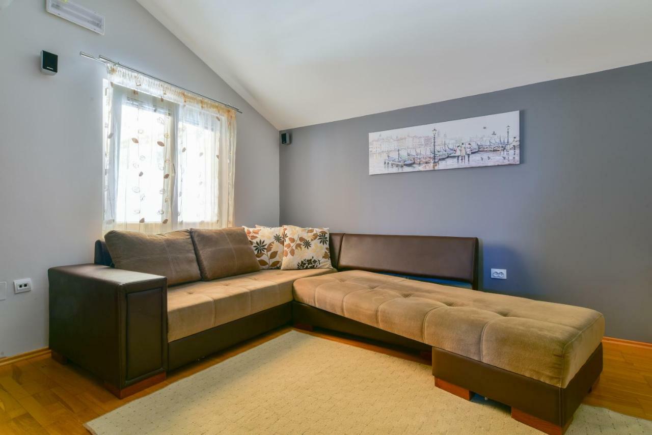 Apartments Srzentic Petrovac ภายนอก รูปภาพ