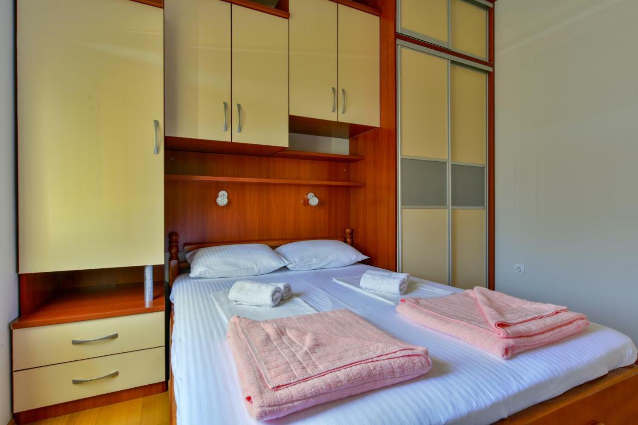 Apartments Srzentic Petrovac ภายนอก รูปภาพ