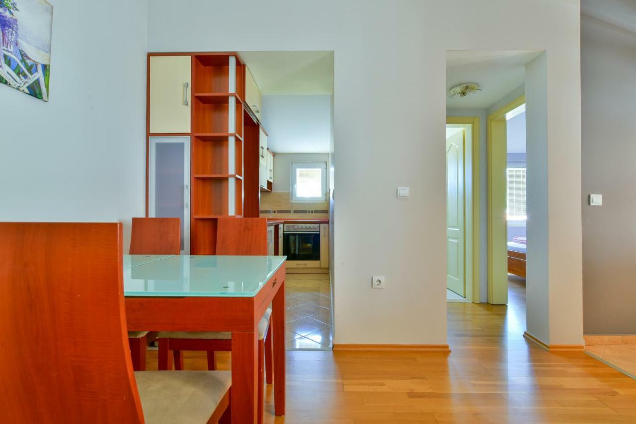 Apartments Srzentic Petrovac ภายนอก รูปภาพ