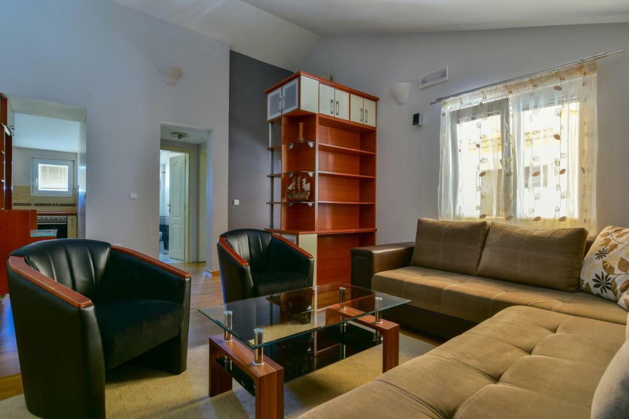 Apartments Srzentic Petrovac ภายนอก รูปภาพ