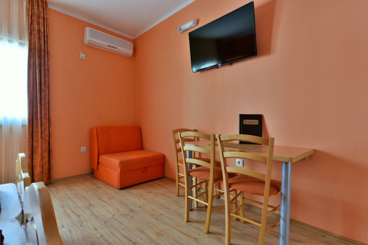 Apartments Srzentic Petrovac ภายนอก รูปภาพ