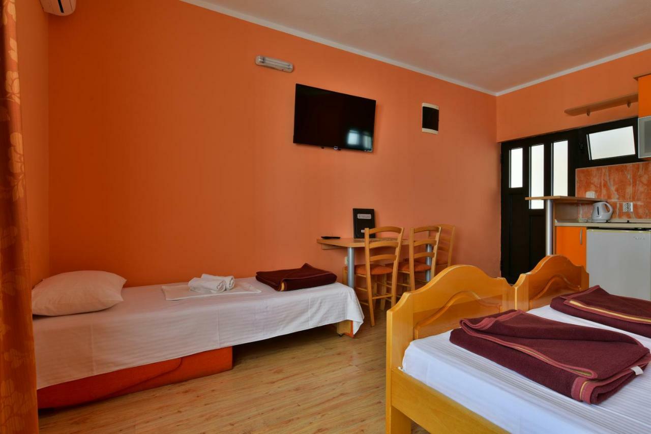Apartments Srzentic Petrovac ภายนอก รูปภาพ