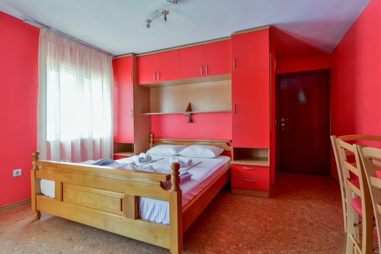 Apartments Srzentic Petrovac ภายนอก รูปภาพ