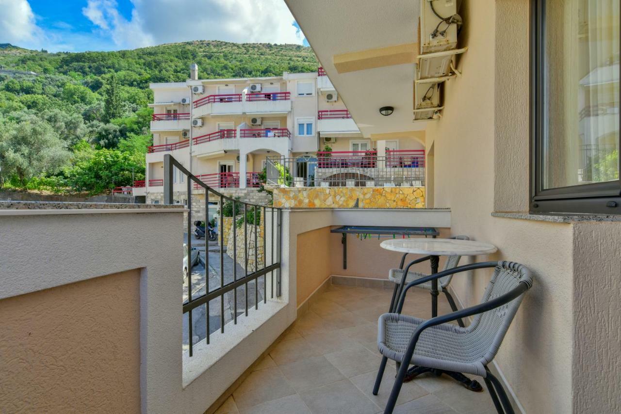 Apartments Srzentic Petrovac ภายนอก รูปภาพ