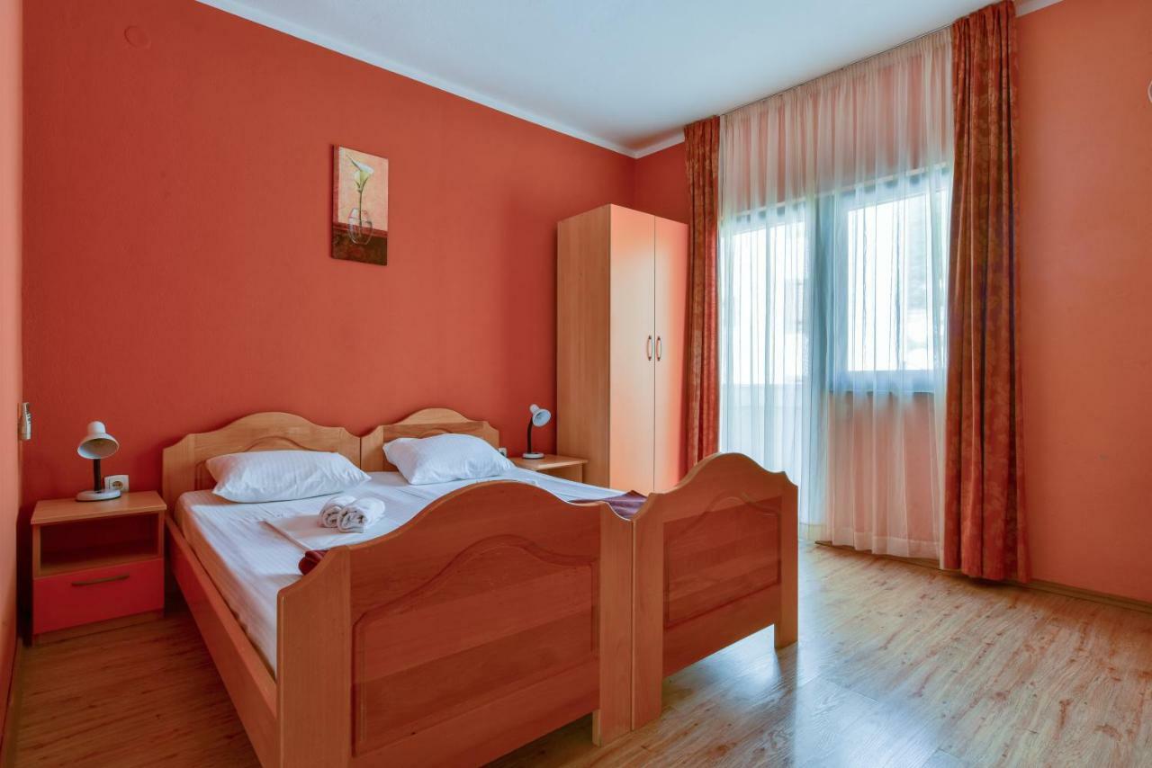 Apartments Srzentic Petrovac ภายนอก รูปภาพ