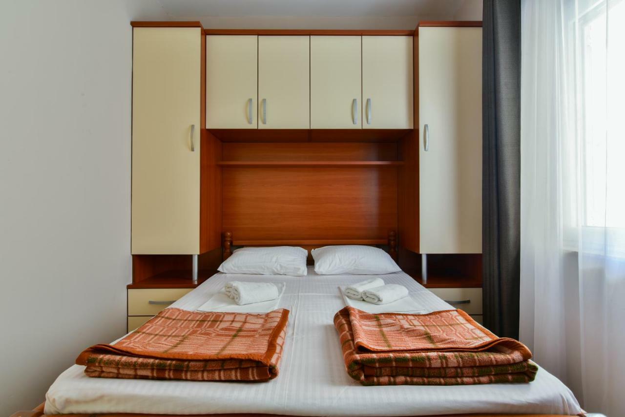 Apartments Srzentic Petrovac ภายนอก รูปภาพ